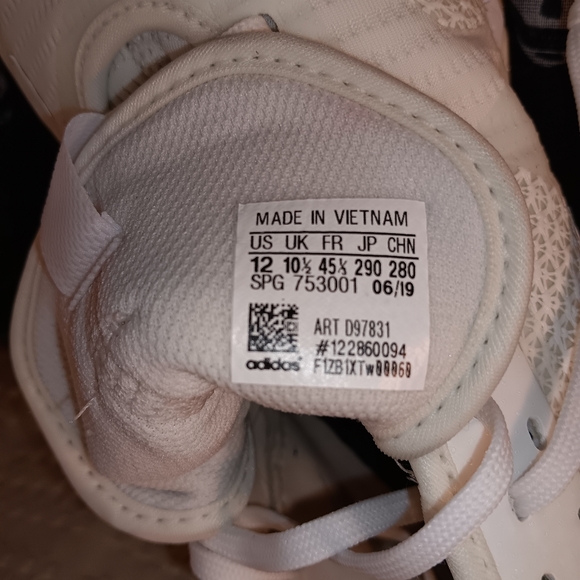 Mens Adidas Athletic shoes - Picture 12 of 12